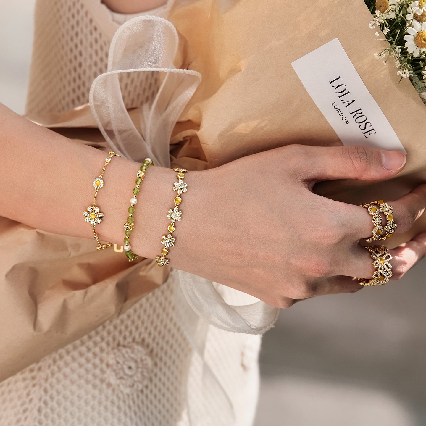 Daisy Full Bloom Choker Bracelet (Shipping from March 21th)